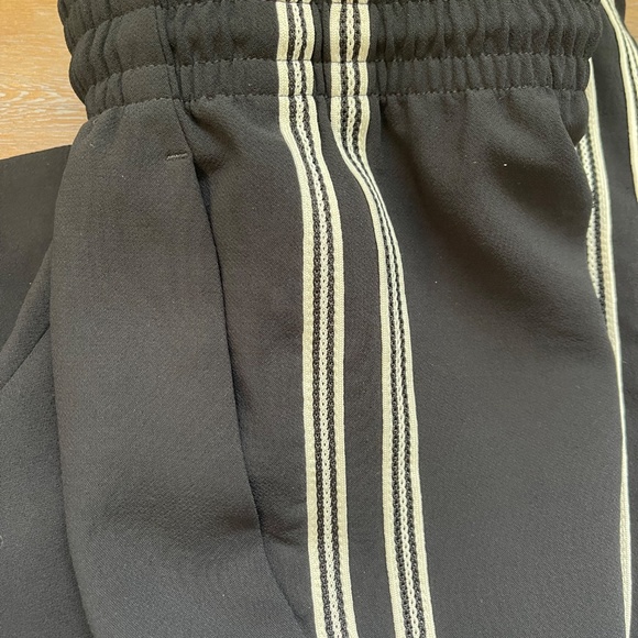 Aritzia Wilfred 'Thesis Pant'- Crepette- medium - Picture 4 of 4